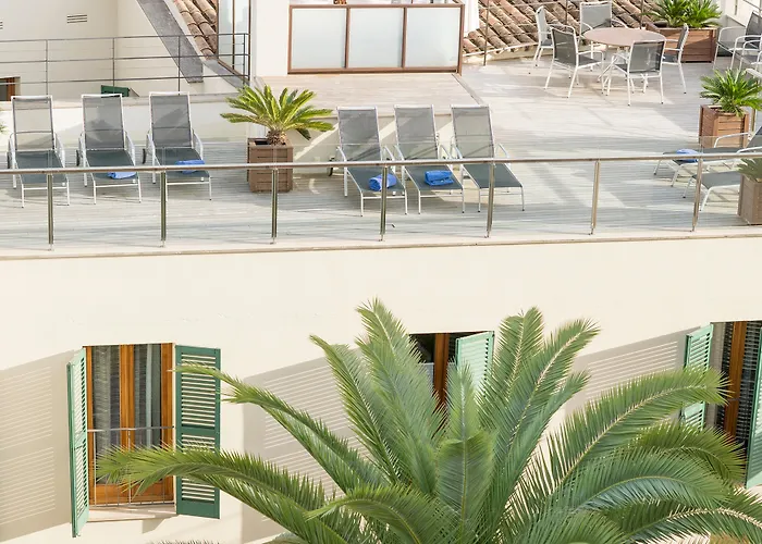 Petit Palace Hotel Tres